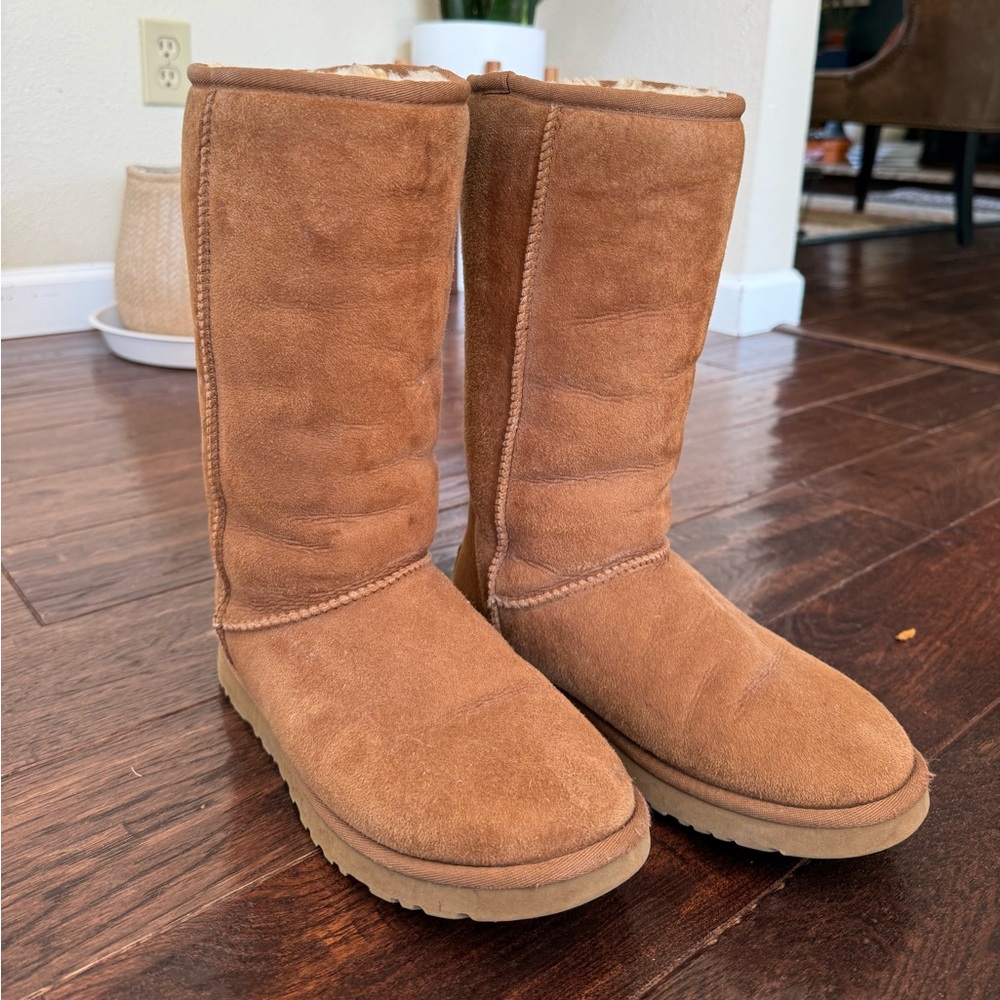 Tall Ugg boots (chestnut)